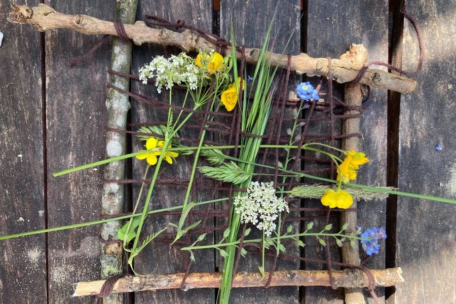 Knutselen met natuurlijke materialen: weven met natuur