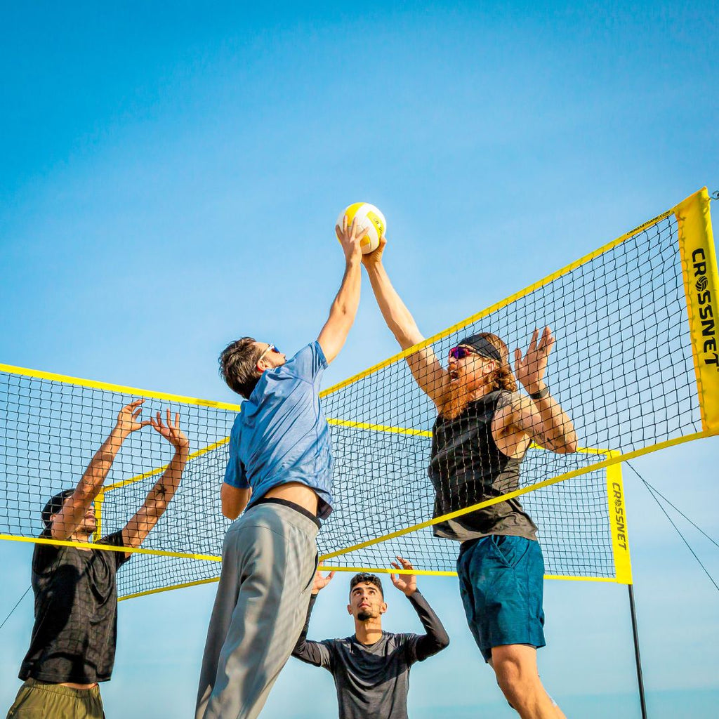 Ultieme Crossnet set met origineel 4-hoekig volleybalnet en uitbreiding voor 8 spelers. Inclusief palen, verstelbaar net, volleybal, ballenpomp, netspanners en handige draagtas. Ideaal voor actief buitenspelen met vrienden of familie op gras, zand of in het park.