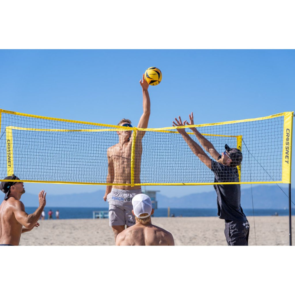 Ultieme Crossnet set met origineel 4-hoekig volleybalnet en uitbreiding voor 8 spelers. Inclusief palen, verstelbaar net, volleybal, ballenpomp, netspanners en handige draagtas. Ideaal voor actief buitenspelen met vrienden of familie op gras, zand of in het park.