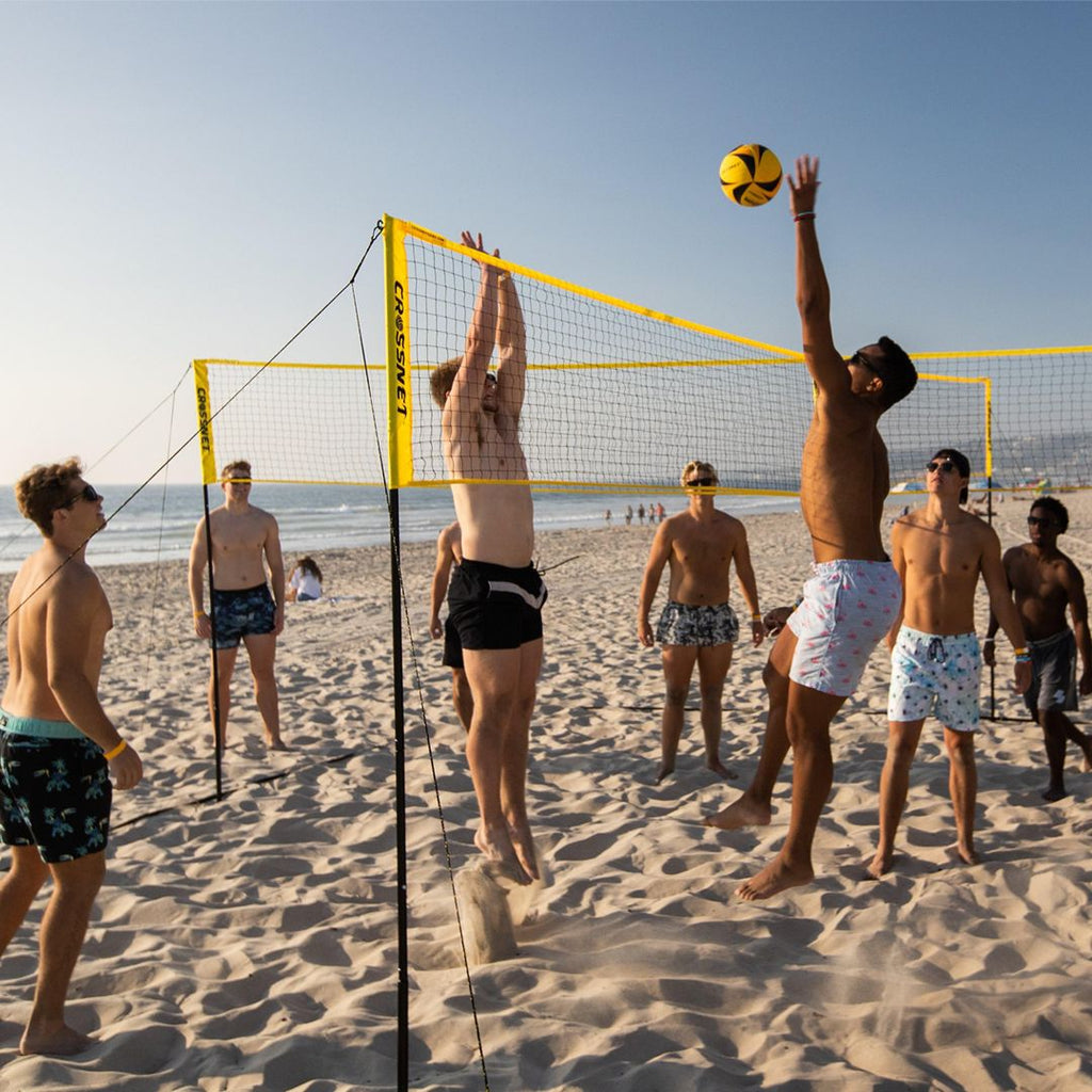 Ultieme Crossnet set met origineel 4-hoekig volleybalnet en uitbreiding voor 8 spelers. Inclusief palen, verstelbaar net, volleybal, ballenpomp, netspanners en handige draagtas. Ideaal voor actief buitenspelen met vrienden of familie op gras, zand of in het park.
