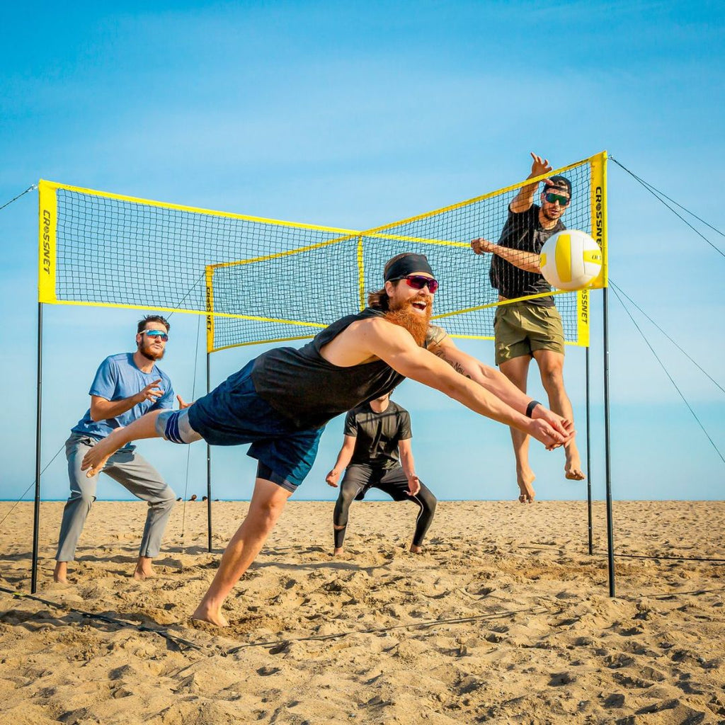 Ultieme Crossnet set met origineel 4-hoekig volleybalnet en uitbreiding voor 8 spelers. Inclusief palen, verstelbaar net, volleybal, ballenpomp, netspanners en handige draagtas. Ideaal voor actief buitenspelen met vrienden of familie op gras, zand of in het park.