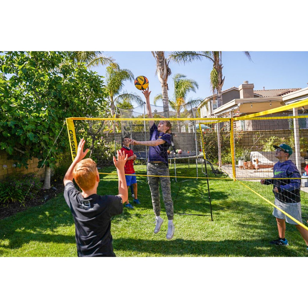 Ultieme Crossnet set met origineel 4-hoekig volleybalnet en uitbreiding voor 8 spelers. Inclusief palen, verstelbaar net, volleybal, ballenpomp, netspanners en handige draagtas. Ideaal voor actief buitenspelen met vrienden of familie op gras, zand of in het park.