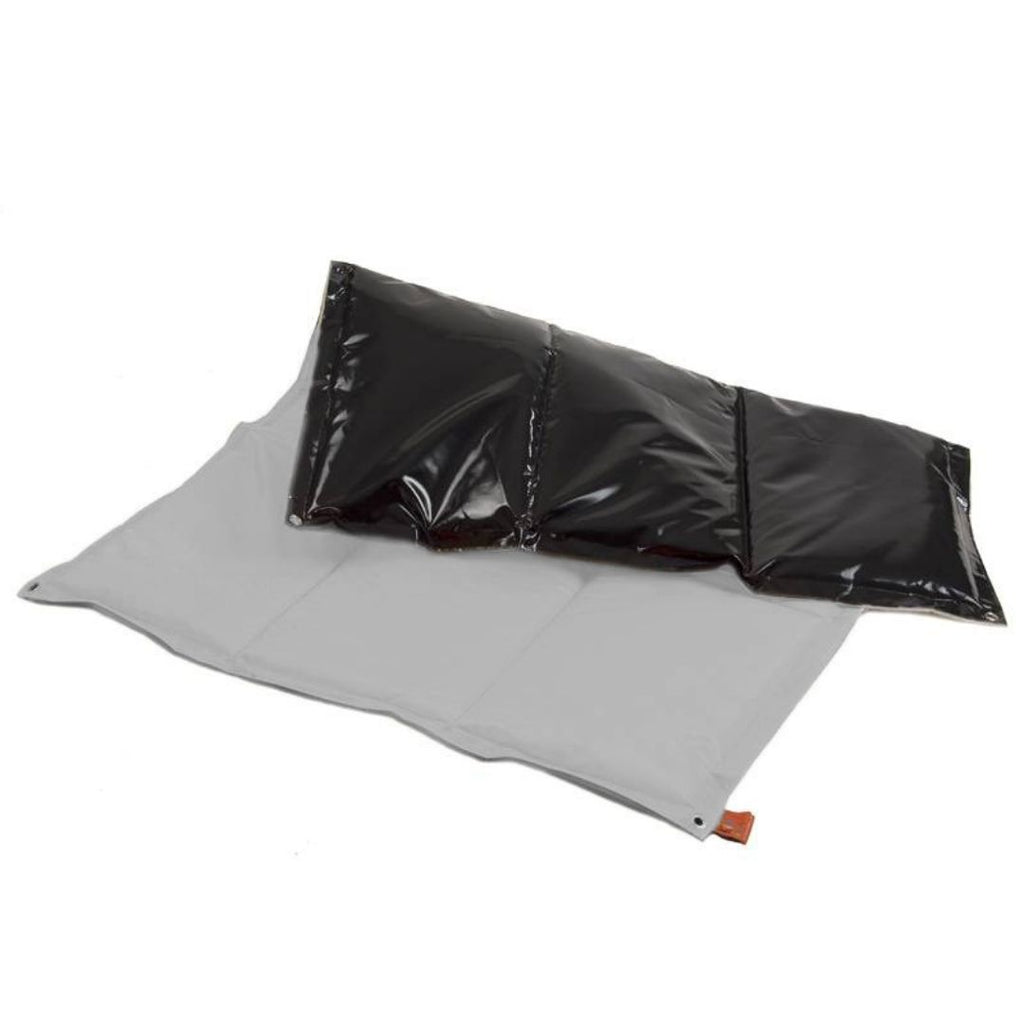 Buitenspeelkleed muis grijs kidzimpulz met dik zwart pvc bisonyl vocht en vuil werend voor baby dreumes peuter kleuter picknicken en spelen rollen en kruipen voor buiten kinderopvang kdv ikc buitenschool school kleuter basisschool bso scouting babygroep gastouder opvang 