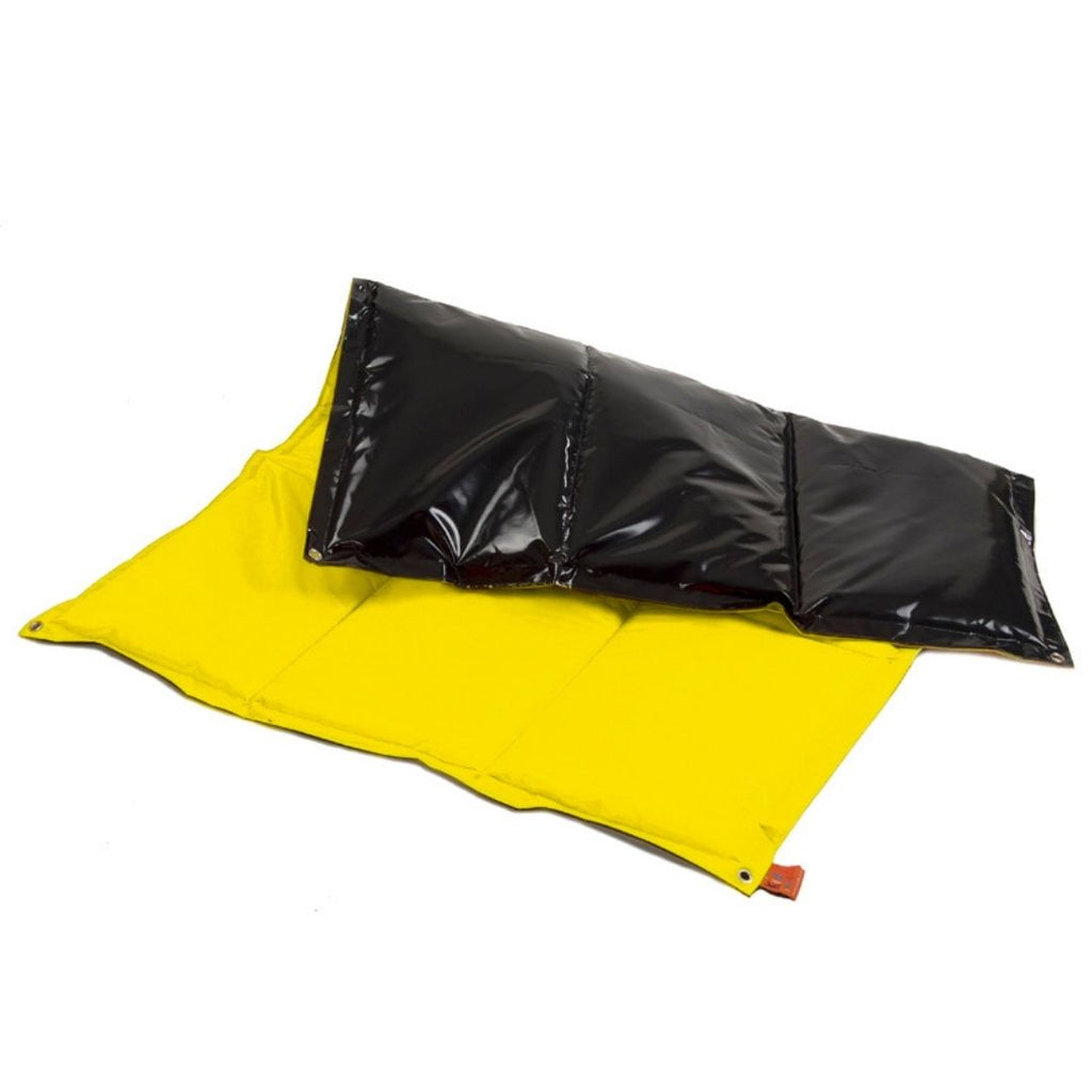 Buitenspeelkleed geel yellow kidzimpulz met dik zwart pvc bisonyl vocht en vuil werend voor baby dreumes peuter kleuter picknicken en spelen rollen en kruipen voor buiten kinderopvang kdv ikc buitenschool school kleuter basisschool bso scouting babygroep gastouder opvang 