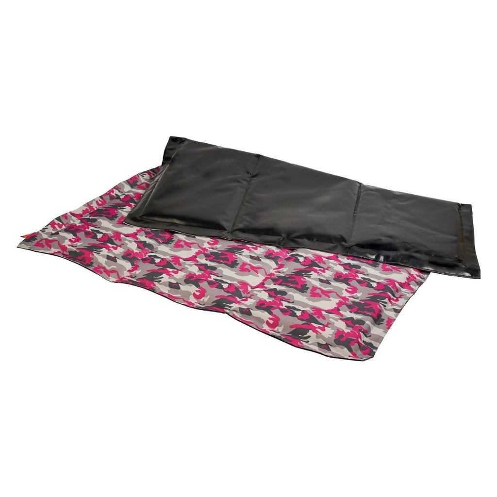 Buitenspeelkleed camouflage print fuchsia roze kidzimpulz met dik zwart pvc bisonyl vocht en vuil werend voor baby dreumes peuter kleuter picknicken en spelen rollen en kruipen voor buiten kinderopvang kdv ikc buitenschool school kleuter basisschool bso scouting babygroep gastouder opvang 