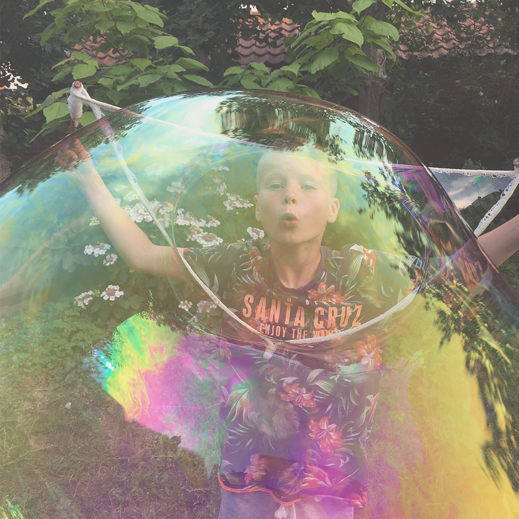 bubblelab mega bellen blazen leuk voor kinderpartijtje partijtje feestje spelen in de tuin camping activiteit recreatiepark zeepbellen