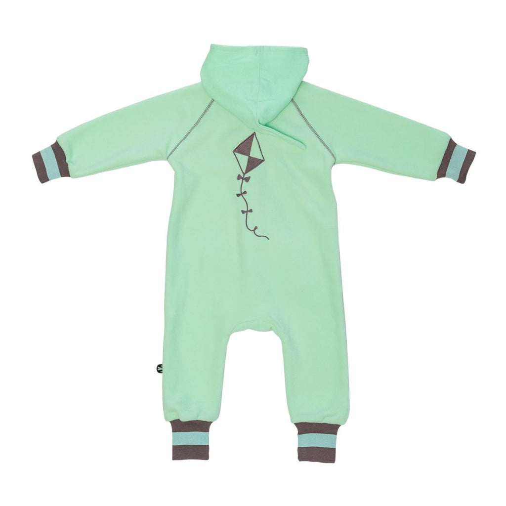 Ducksday fleece onsie warme kinderkleding voor binnen en buiten om lekker in te spelen of om onder een regenpak te dragen voor baby dreumes peuter en kleuter zachte stof warme kleding jongen en meisje mint kleu nieuve collectie herfst 2022 met vlieger borduursel en punt muts