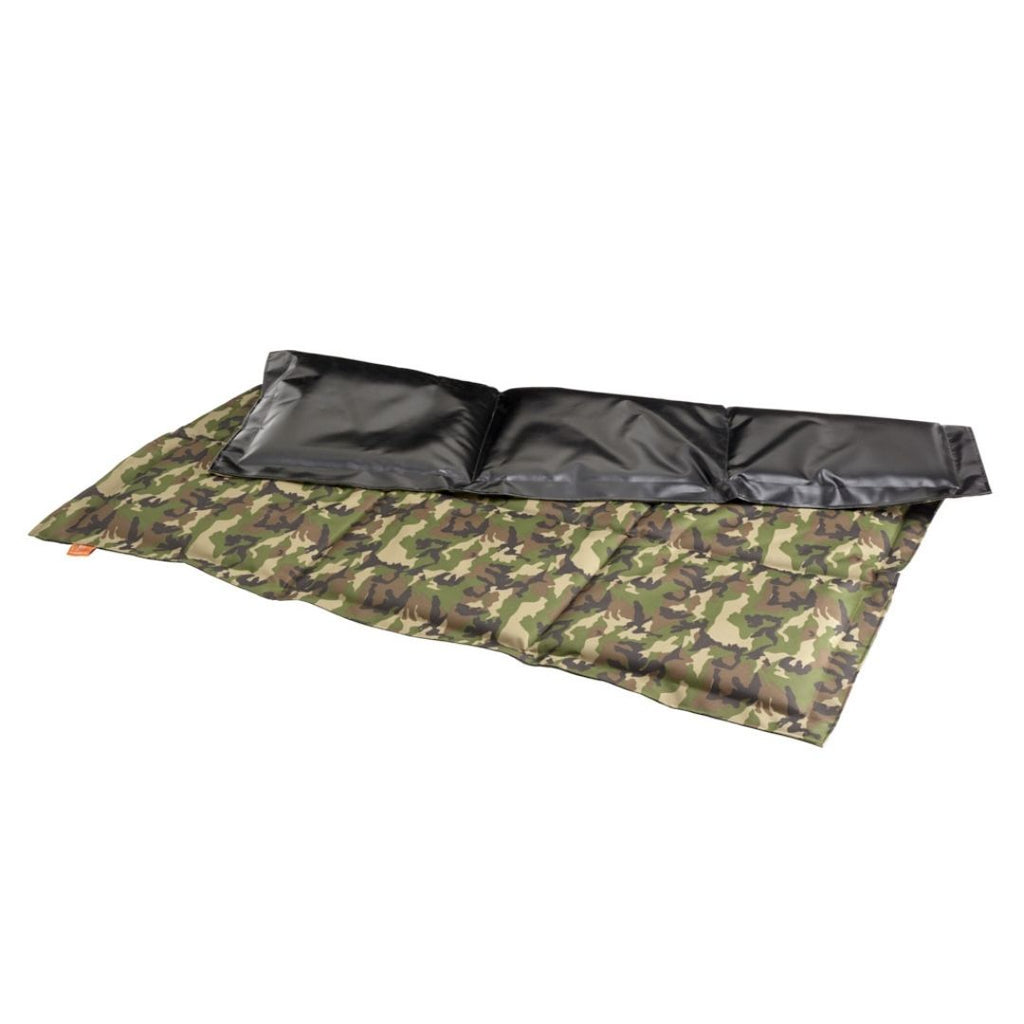 Buitenspeelkleed camouflage leger kidzimpulz met dik zwart pvc bisonyl vocht en vuil werend voor baby dreumes peuter kleuter picknicken en spelen rollen en kruipen voor buiten kinderopvang kdv ikc buitenschool school kleuter basisschool bso scouting babygroep gastouder opvang 