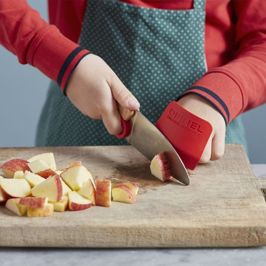 samen met kind koken veilig met vingerbeschermer van opinel le petit chef
